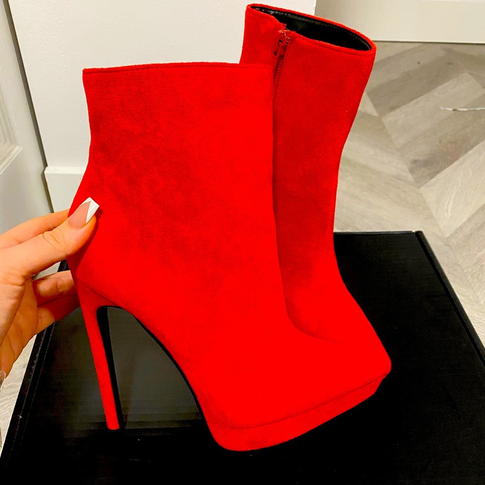 HOT TEMPORARY FIX ANKLE BOOTIES